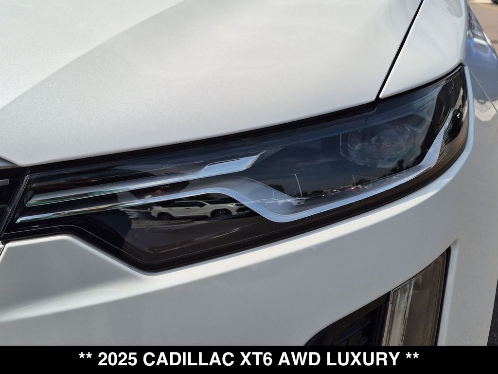 2025 Cadillac XT6 Luxury