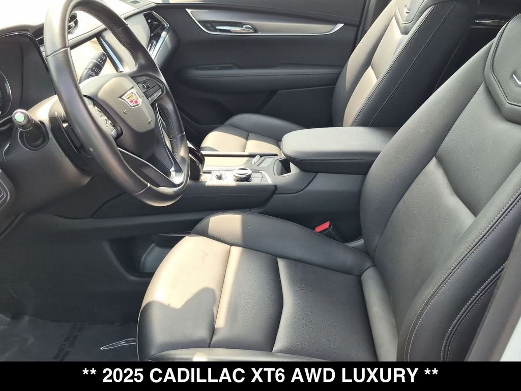 2025 Cadillac XT6 Luxury