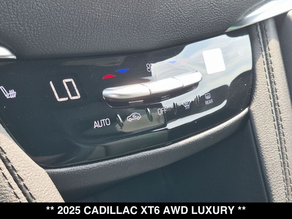 2025 Cadillac XT6 Luxury