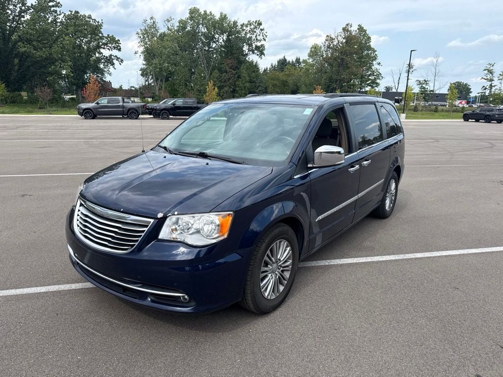 2016 Chrysler Town & Country Touring-L