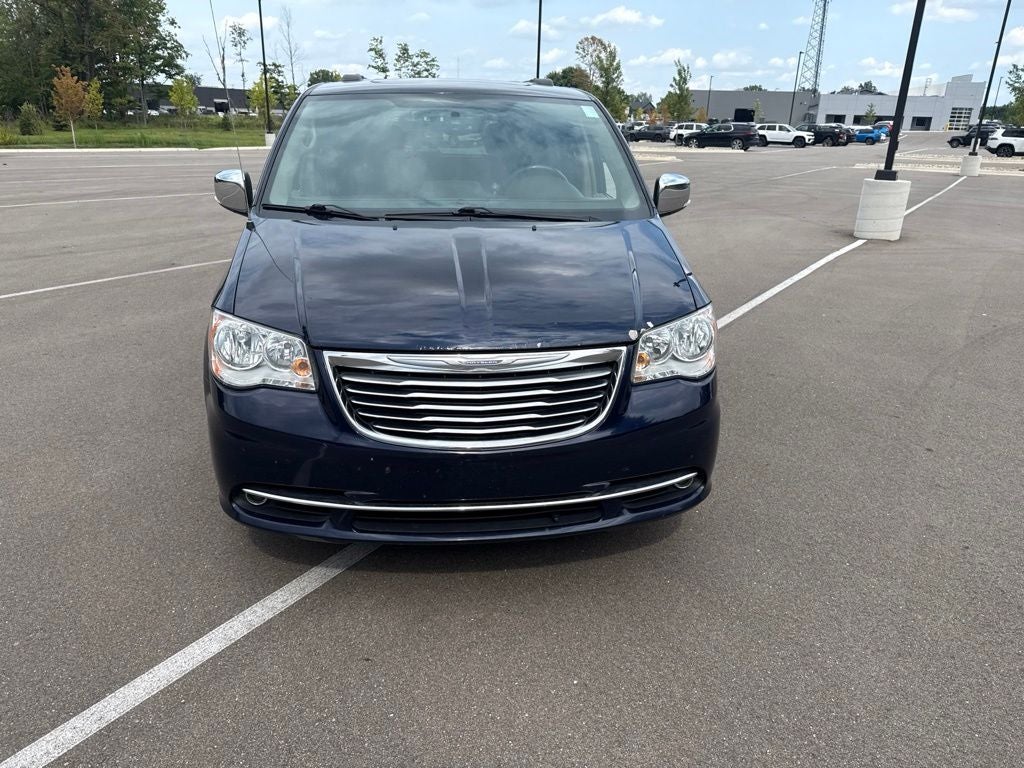 2016 Chrysler Town & Country Touring-L
