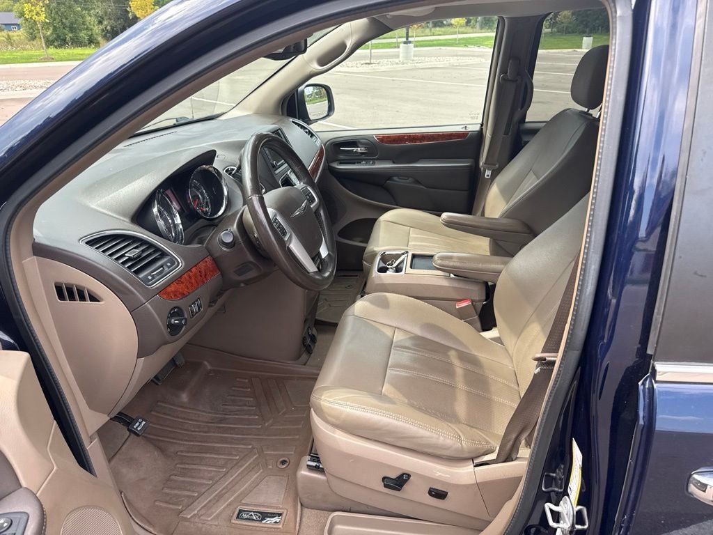 2016 Chrysler Town & Country Touring-L
