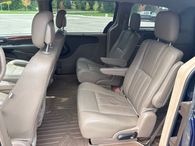 2016 Chrysler Town & Country Touring-L