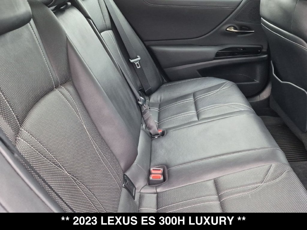 2023 Lexus ES 300h Luxury