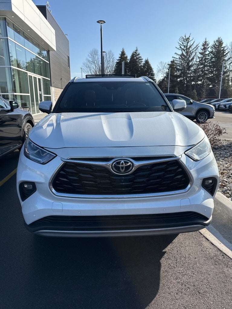 2025 Toyota Highlander Hybrid Platinum