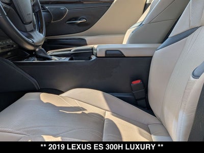 2019 Lexus ES 300h Luxury