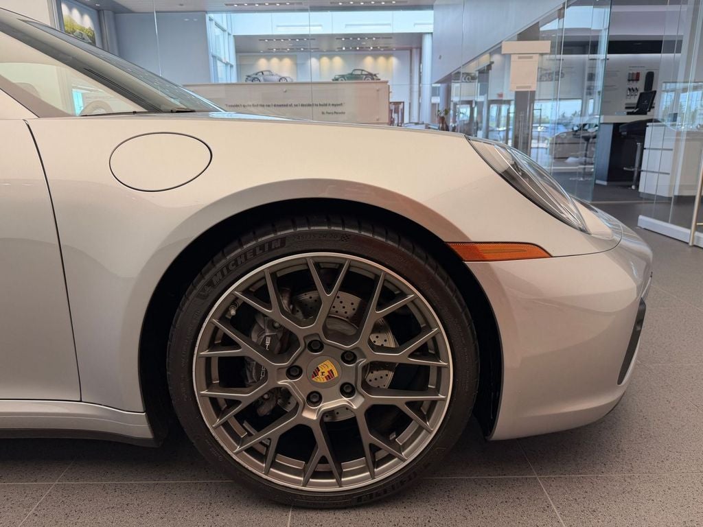 2020 Porsche 911 Carrera
