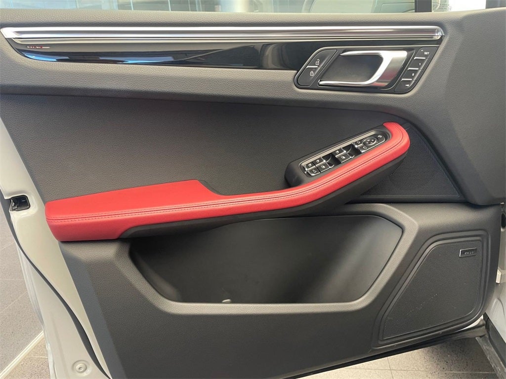 2025 Porsche Macan AWD