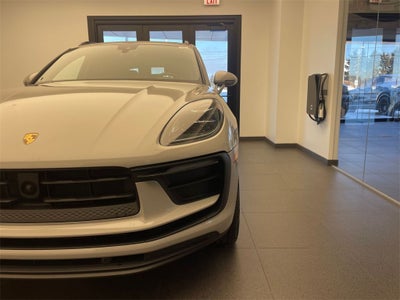 2025 Porsche Macan AWD