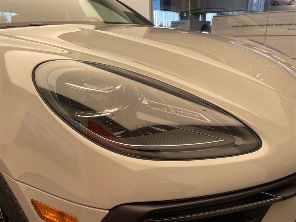 2025 Porsche Macan AWD