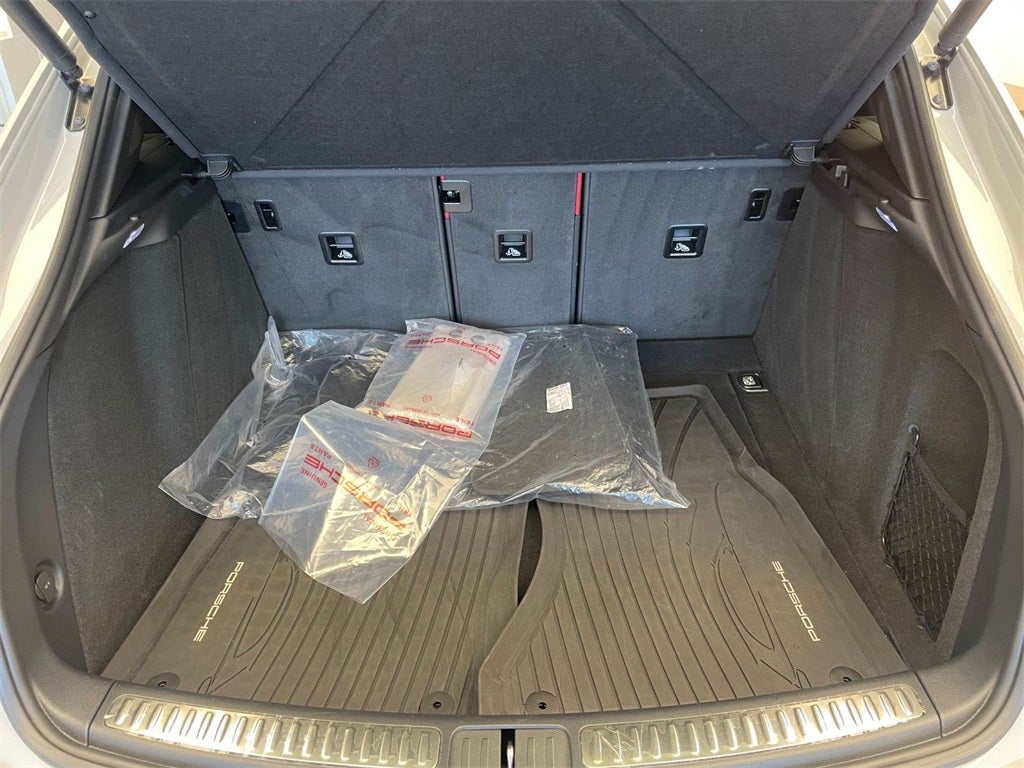 2025 Porsche Macan AWD