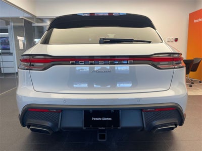 2025 Porsche Macan AWD
