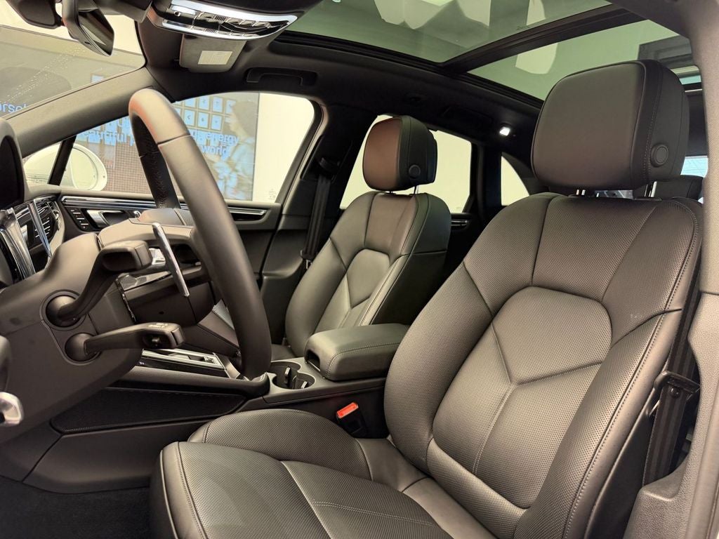 2026 Porsche Macan AWD