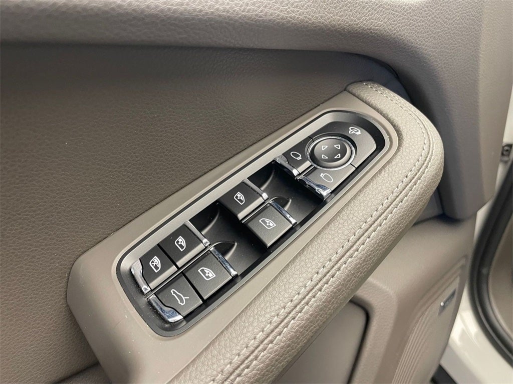 2025 Porsche Macan AWD