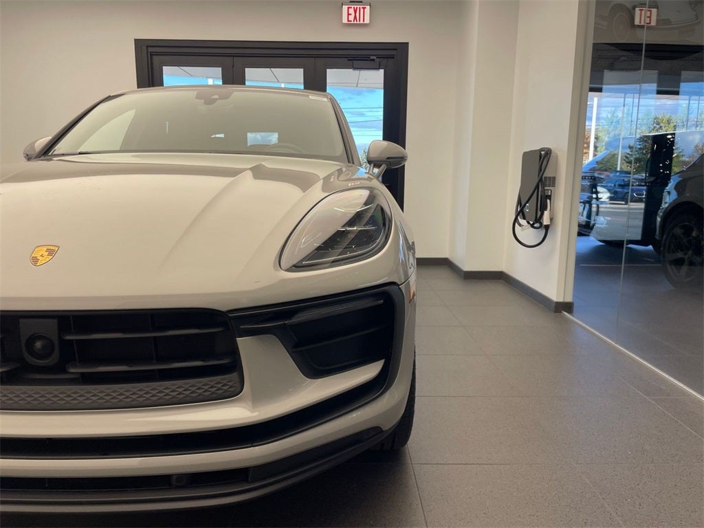 2025 Porsche Macan AWD