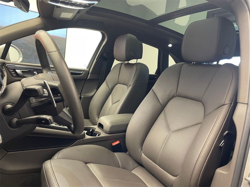 2025 Porsche Macan AWD