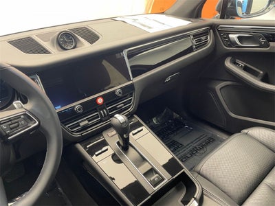 2025 Porsche Macan AWD
