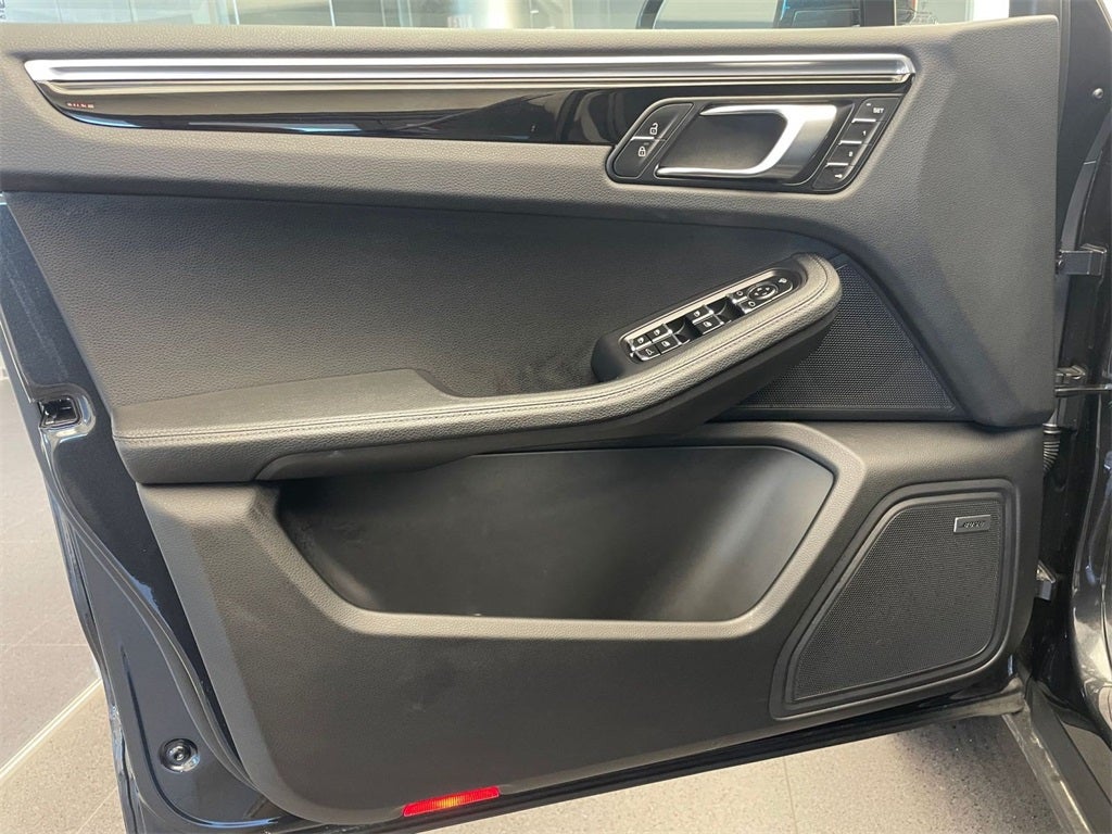 2025 Porsche Macan AWD