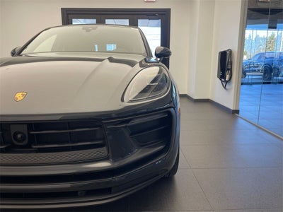 2025 Porsche Macan AWD