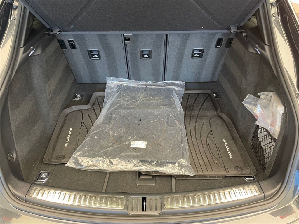 2025 Porsche Macan AWD