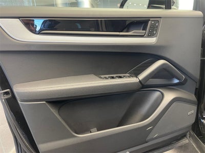 2025 Porsche Cayenne AWD