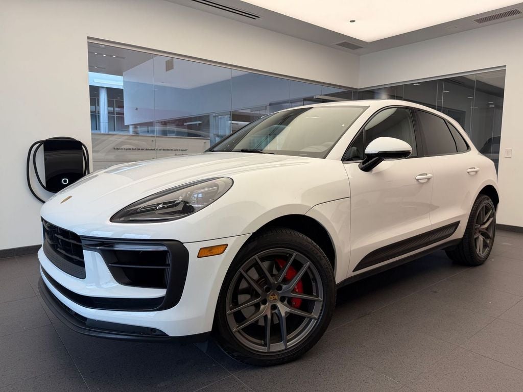 2022 Porsche Macan S's photo