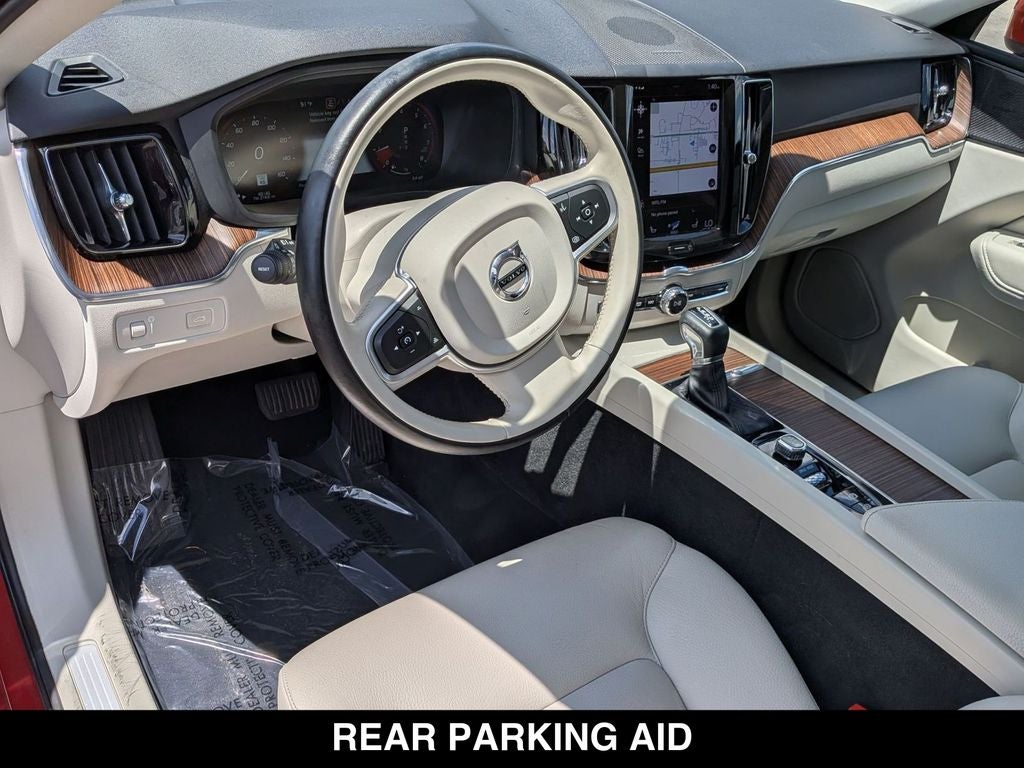 2021 Volvo XC60 T5 Momentum