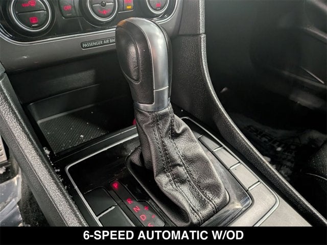 2017 Volkswagen Passat R-Line w/Comfort Pkg