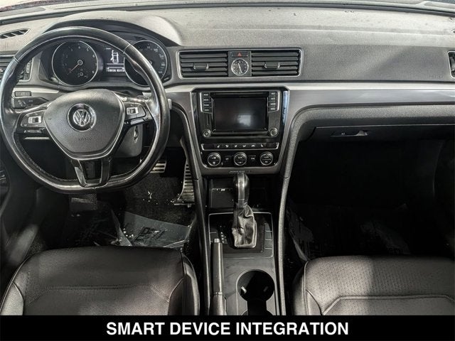 2017 Volkswagen Passat R-Line w/Comfort Pkg