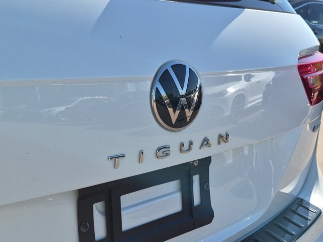 2024 Volkswagen Tiguan SE R-Line Black
