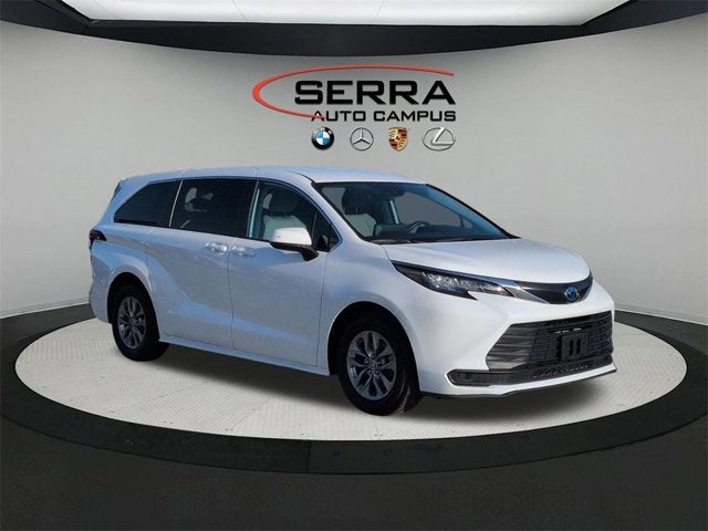 2022 Toyota Sienna LE