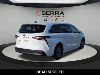 2022 Toyota Sienna LE