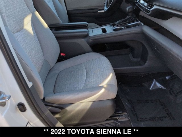 2022 Toyota Sienna LE