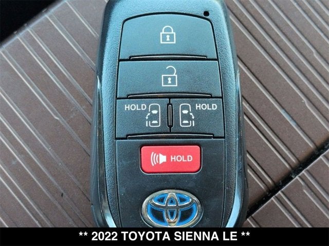 2022 Toyota Sienna LE