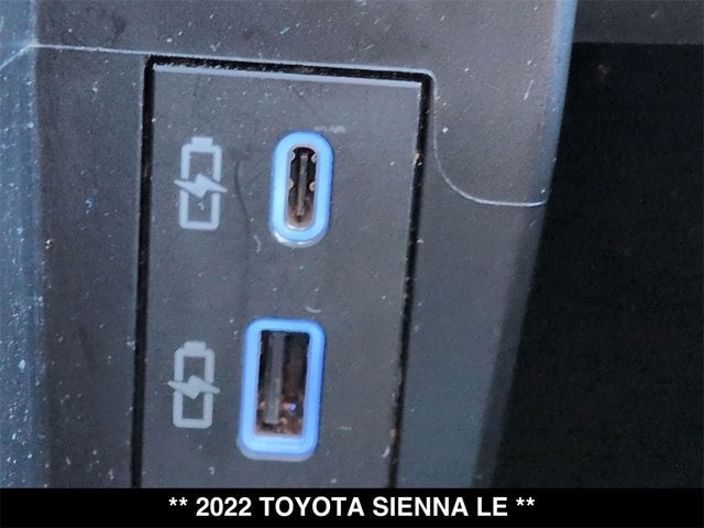 2022 Toyota Sienna LE