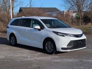 2022 Toyota Sienna LE