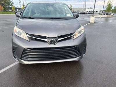 2018 Toyota Sienna LE