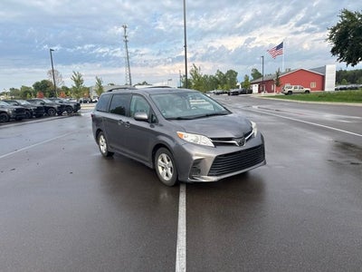 2018 Toyota Sienna LE