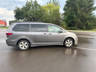 2018 Toyota Sienna LE