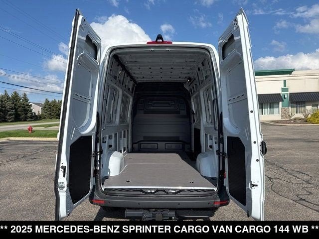 2025 Mercedes-Benz Sprinter Cargo Van Cargo 144 WB