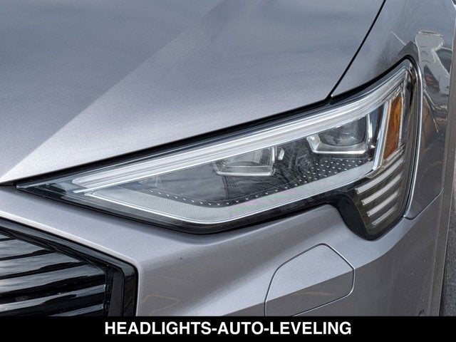 2022 Audi e-tron Premium Plus