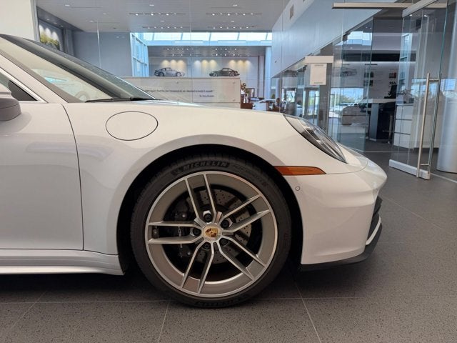 2025 Porsche 911 Carrera