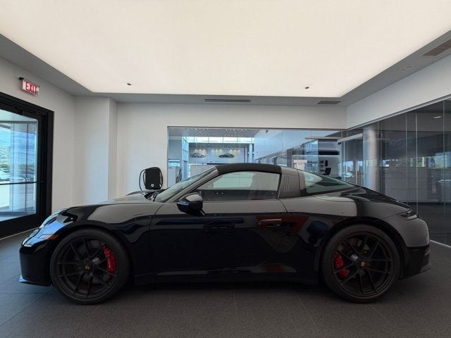 2025 Porsche 911 4 GTS
