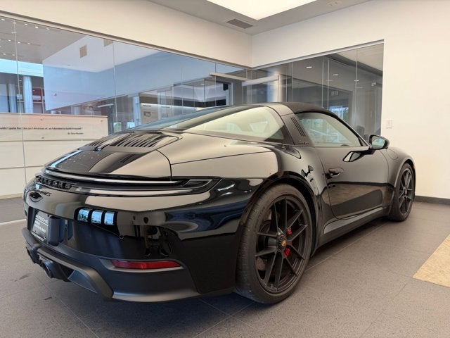2025 Porsche 911 4 GTS