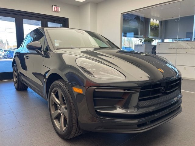 2025 Porsche Macan Base