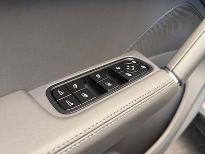 2022 Porsche Cayenne Base