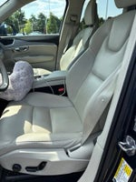 2021 Volvo XC90 Momentum