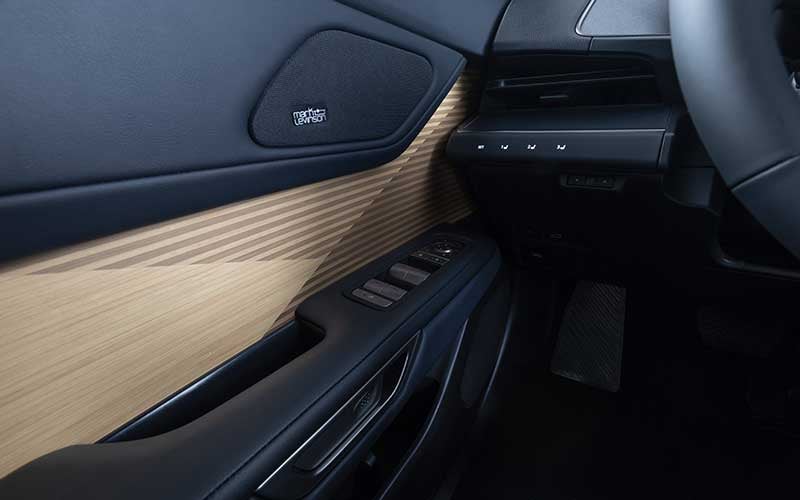 Serra Lexus Lansing in Okemos MI